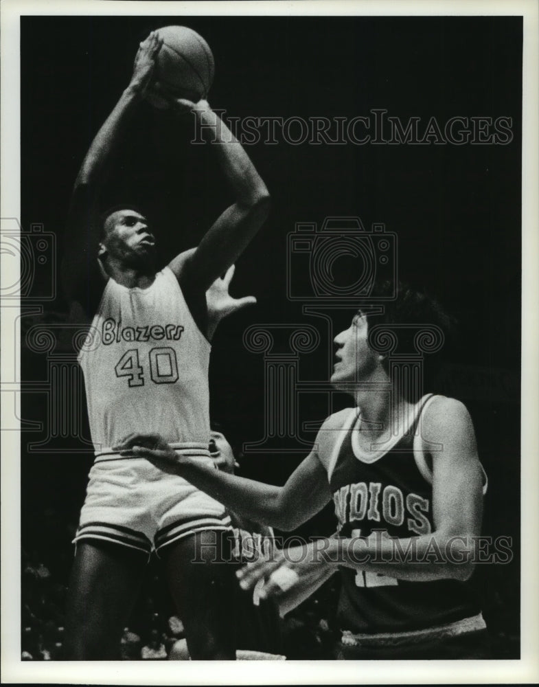 Press Photo University of Alabama Birmingham Basketball Players in Game - Historic Images