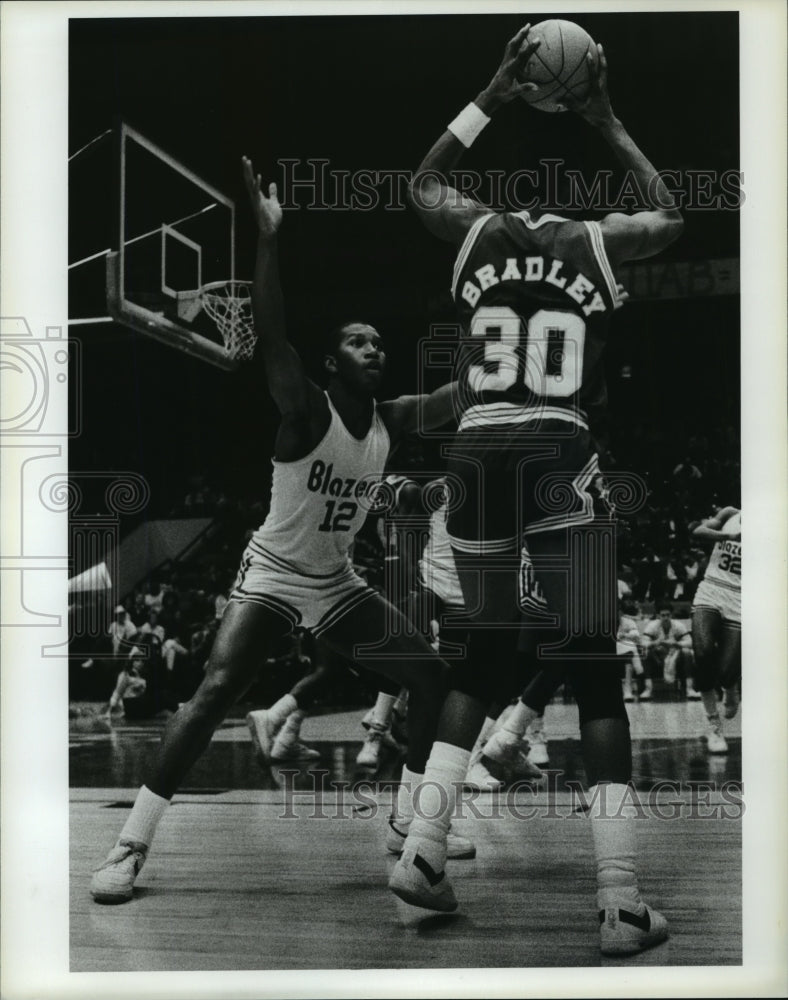 Press Photo University of Alabama Birmingham Basketball Players in Game - Historic Images