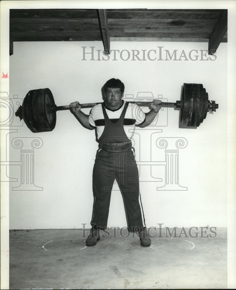 1979 Press Photo Tom Owens weightlifting for national record - abns06463 - Historic Images