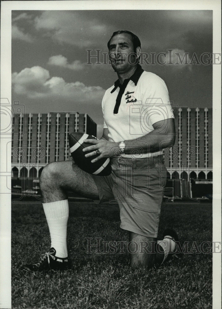 1975 Press Photo Coach Mickey Andrews with football - abns06549 - Historic Images