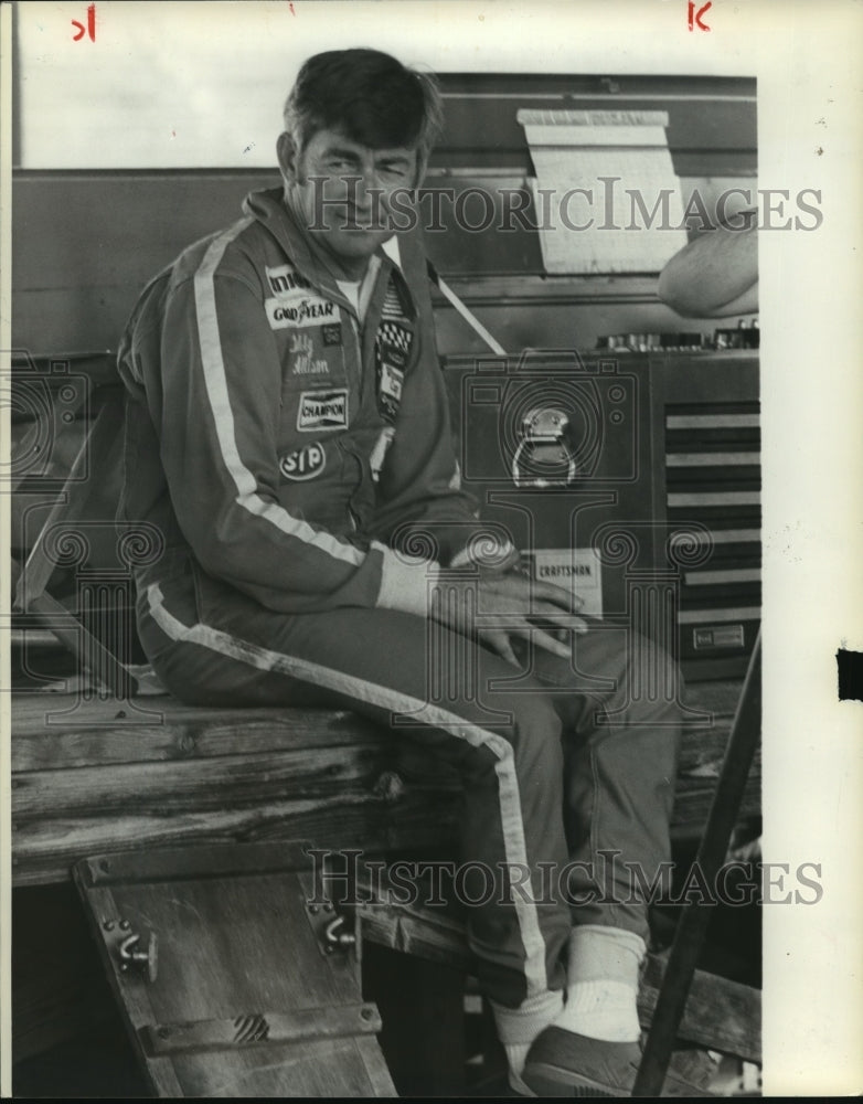 1980 Press Photo Bobby Allison sitting on bench in car garage - abns06595 - Historic Images