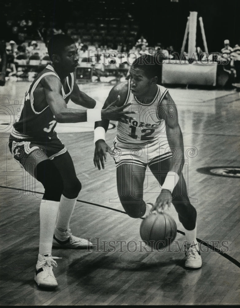 1983 Press Photo Alabama&#39;s Marvin Ray Johnson in game against South Florida - Historic Images