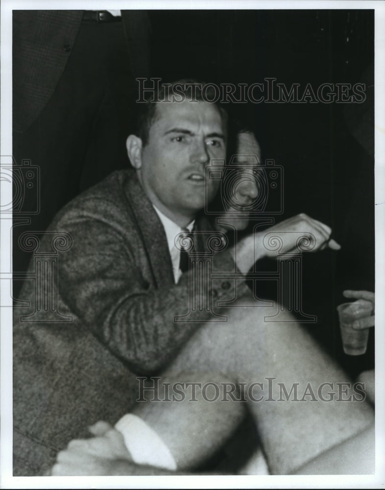 1967 Press Photo &quot;Wimp&quot; Sanderson talking to unidentified person - abns06884 - Historic Images