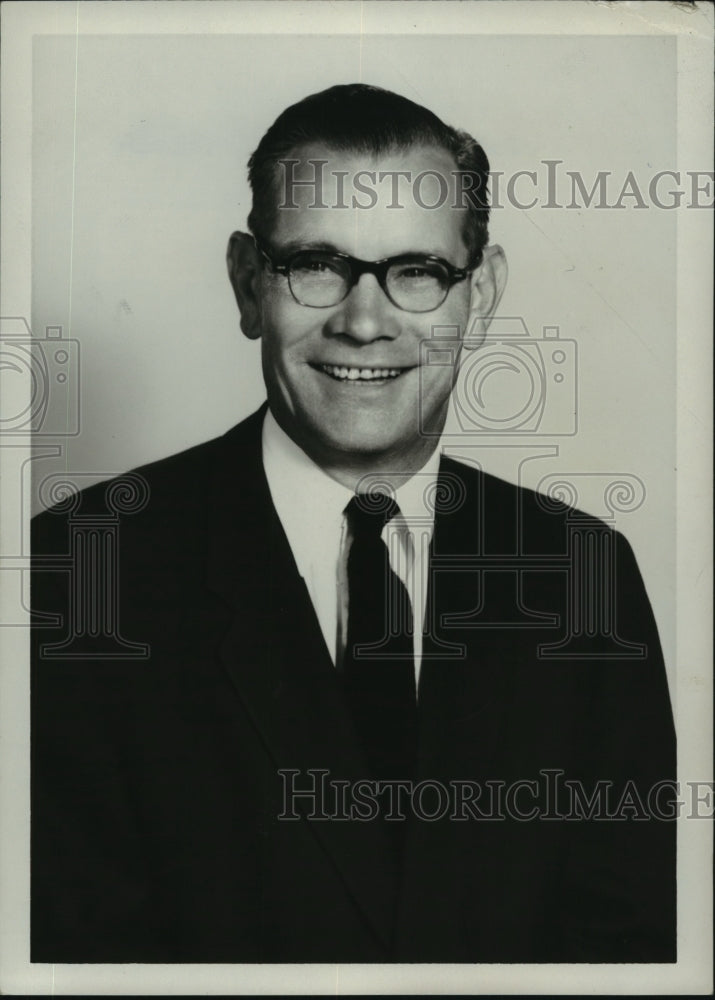 1954 Press Photo Auburn Offensive Line Coach Shot Senn - abns07082 - Historic Images