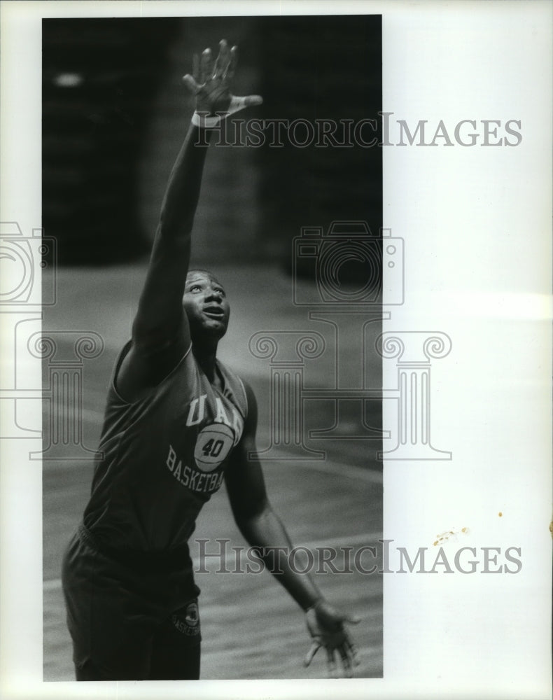 1988 Press Photo University of Alabama Birmingham Basketball Player - abns07112 - Historic Images