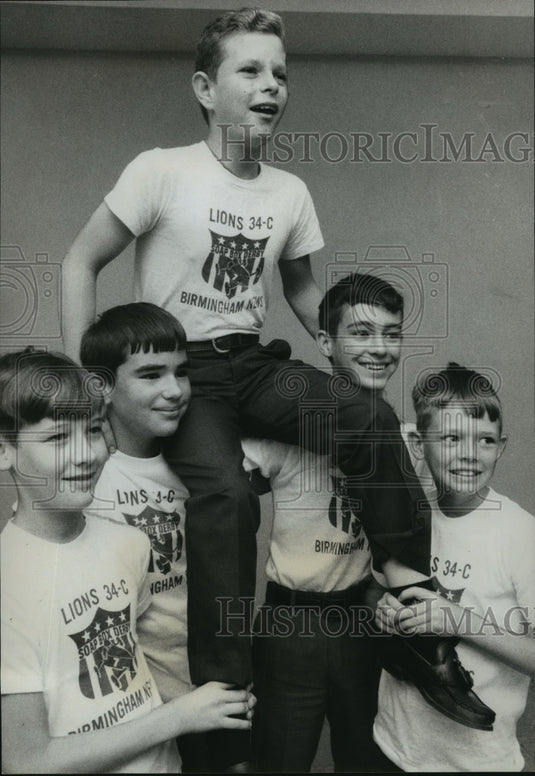 1968 Press Photo Jefferson County Soap Box Winner Cheered by Runners-Up - Historic Images