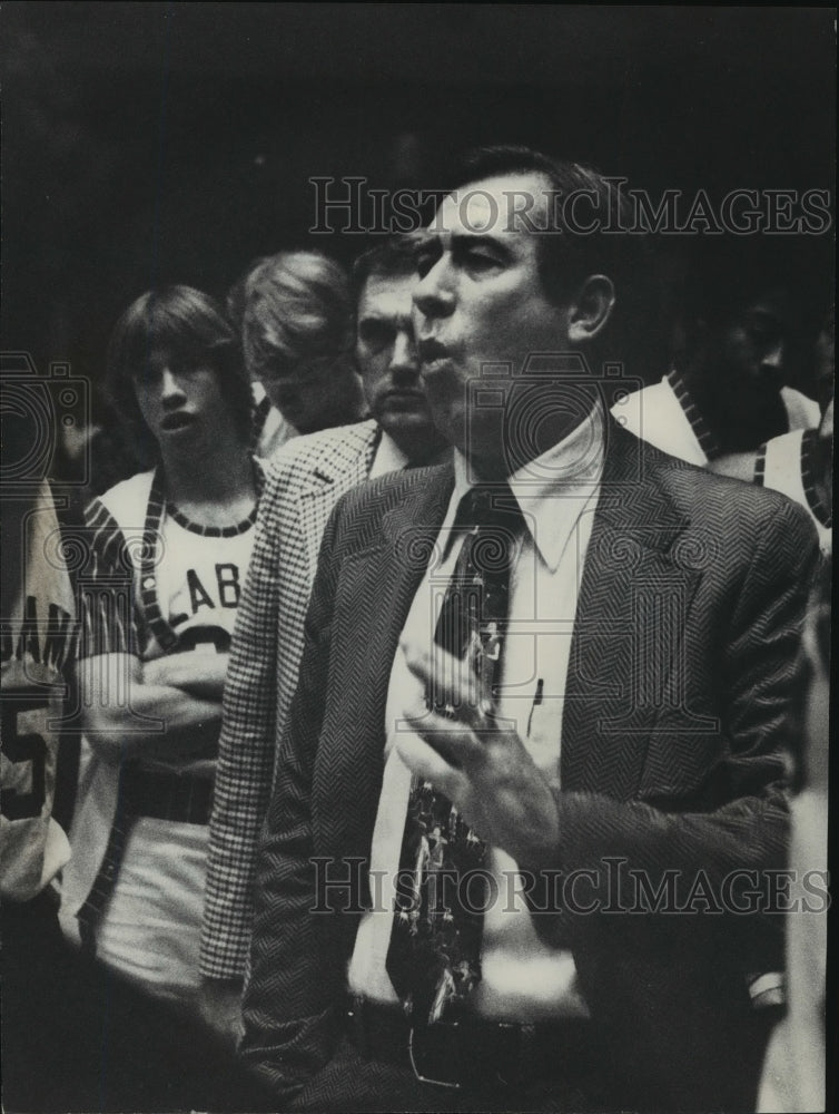 1976 Press Photo Basketball Sports C. M. Newton - abns07191 - Historic Images