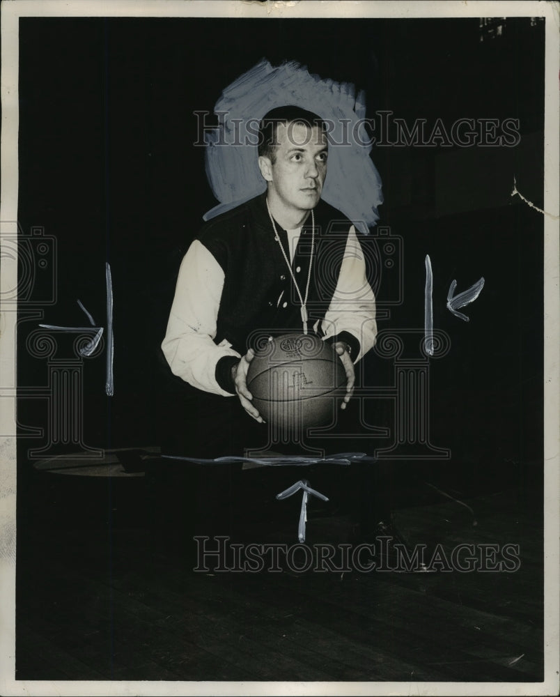 1955 Press Photo Basketball Johnny Dee, Sports - abns07193 - Historic Images