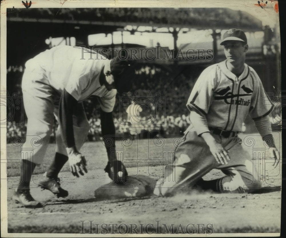 1947 Press Photo Baseball Player Harry Walker, right, in game with Others - Historic Images