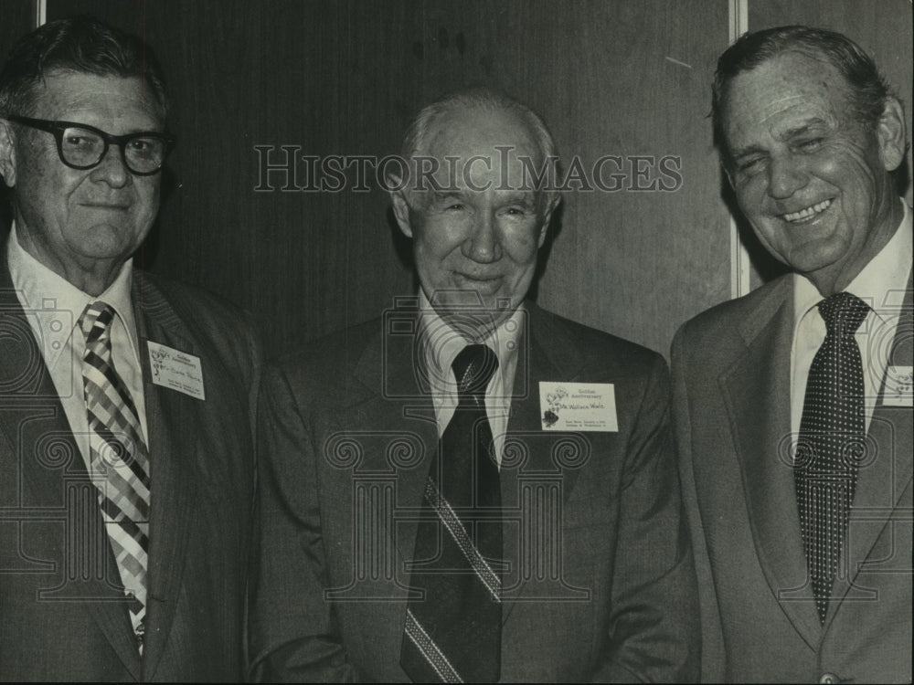 1975 Press Photo Player and Coaches at Reunion of '25 Tiders - abns07233 - Historic Images