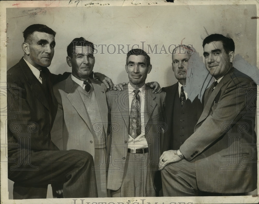 1952 Press Photo The Vines men, football-basketball-baseball players, coaches - Historic Images