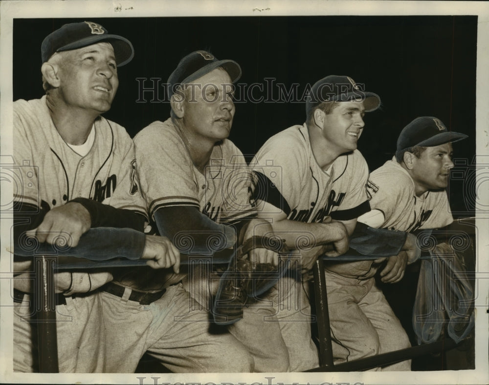 1952 Press Photo Birmingham Barons - Al Vincent, Manager, and Players - Historic Images