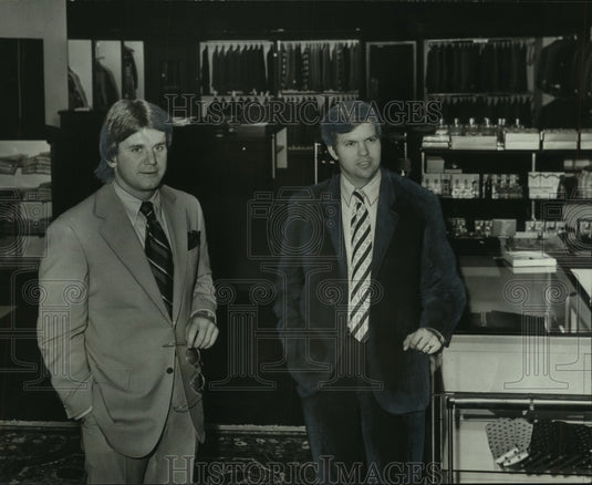 1972 Press Photo Brookwood Men's Store - Tommy Yearout, Sonny Harwell- Historic Images