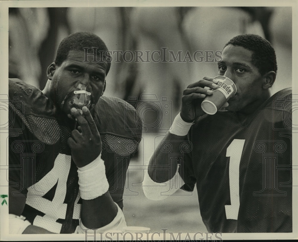 1985 Press Photo Alabama Football Players Craig Turner, Al Bell - abns07330 - Historic Images