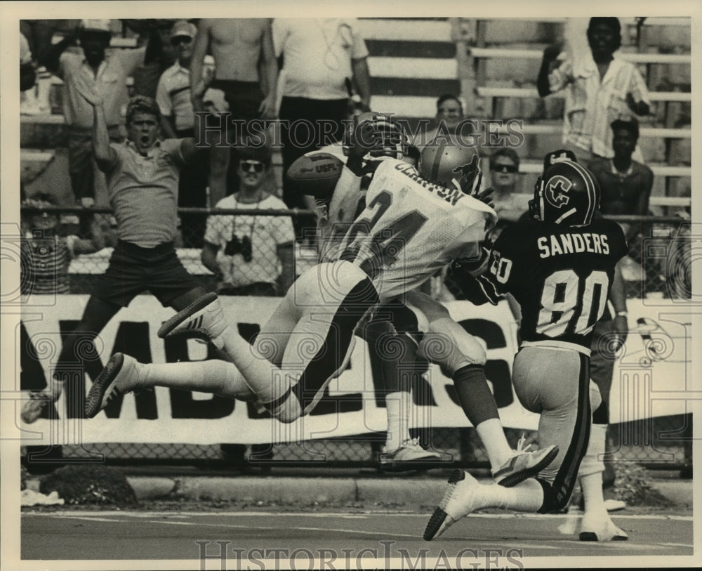 Press Photo Birmingham vs Houston Football Game-Player Tries to Stop Pass - Historic Images