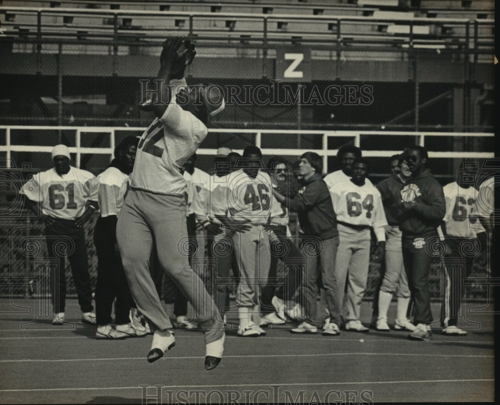 1983 Press Photo Birmingham Stallions - Players Doing Drills, Legion Field - Historic Images