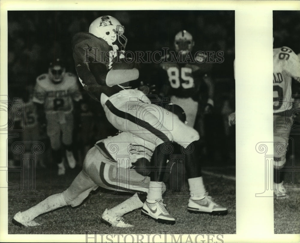Press Photo Football Players Carlos Black and Eric Ramsey in game with Others - Historic Images