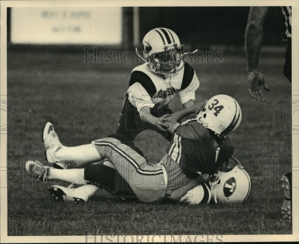 1985 Press Photo Thompson and Park West Football Players in High School game - Historic Images