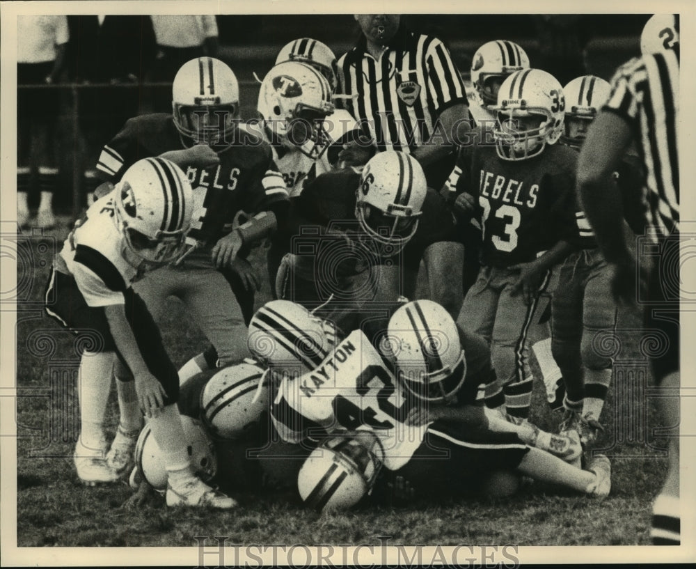 1985 Press Photo Thompson Park West HS Football Players During Game- Historic Images