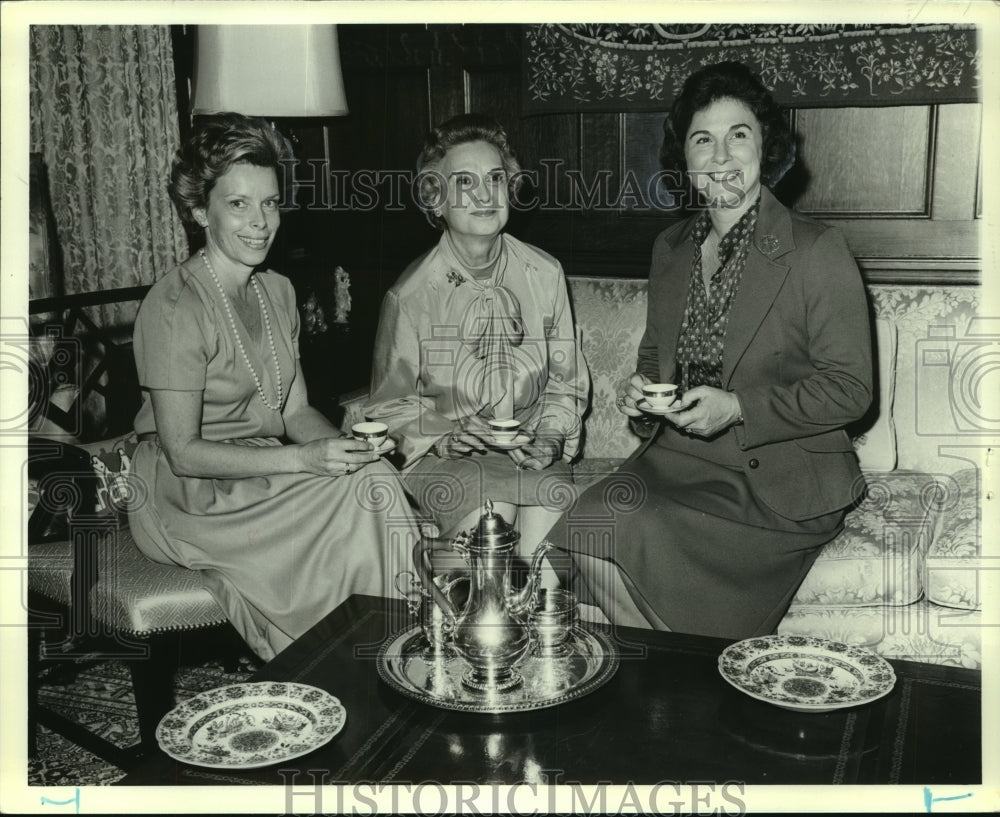 1978 Press Photo Mrs. Collinsworth, Mrs. Ingalls, Mrs. Moss at tea - abns07416 - Historic Images