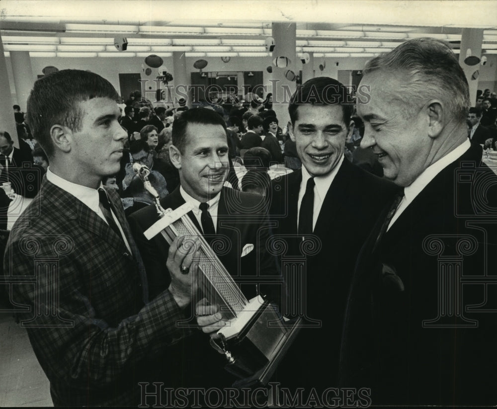 1966 Press Photo Banks High Larry Willingham and others at football banquet - Historic Images