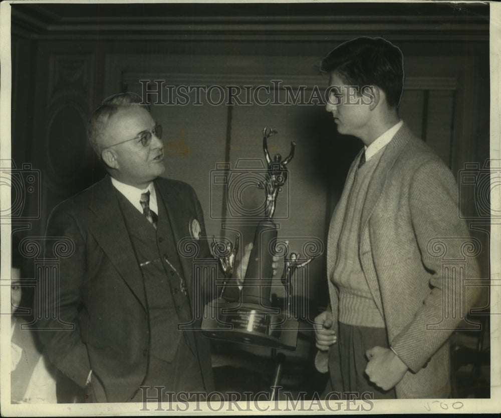 1944 Press Photo West End football player Jim Burns gets trophy from Ed Norton - Historic Images