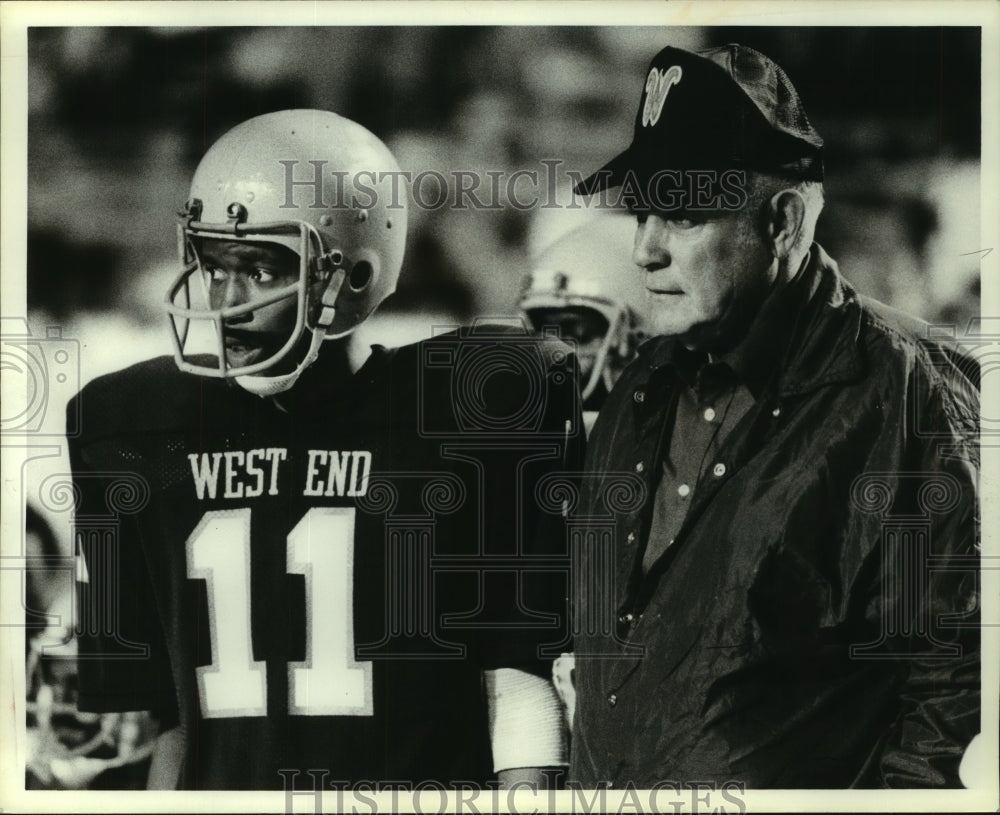 1979 Press Photo West End Ray Williams and Quarterback Henry Moultrie - Historic Images
