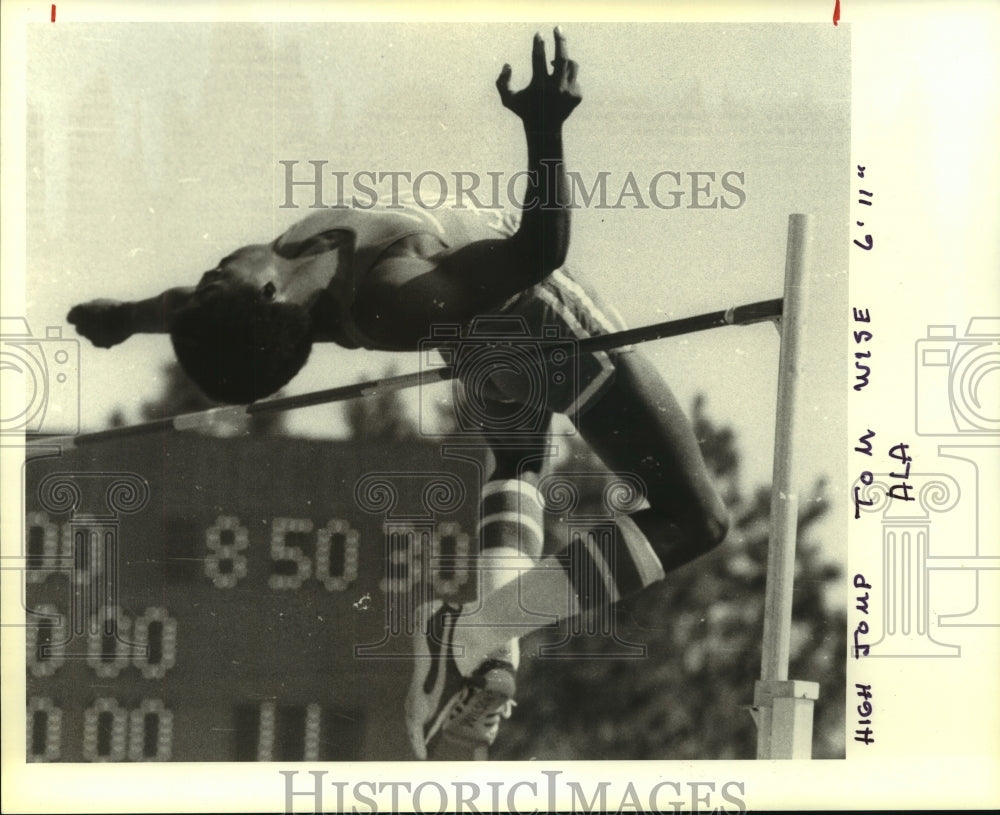 1979 Press Photo Tom Wise performing High Jump in Alabama Meet - abns07480 - Historic Images