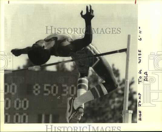 1979 Press Photo Tom Wise performing High Jump in Alabama Meet - abns07480 - Historic Images