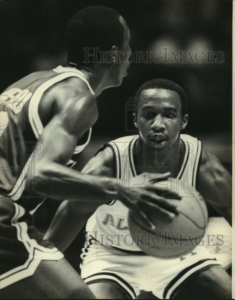 1983 Press Photo Basketball Player Ennis Whatley with Others in Game - abns07604 - Historic Images