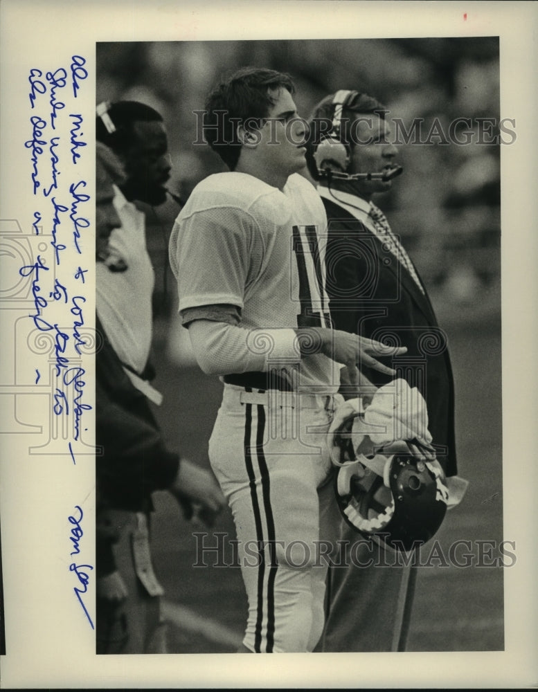 1985 Press Photo Sports, Alabama Football, Alabama Mike Shulz and Coach Perkins - Historic Images