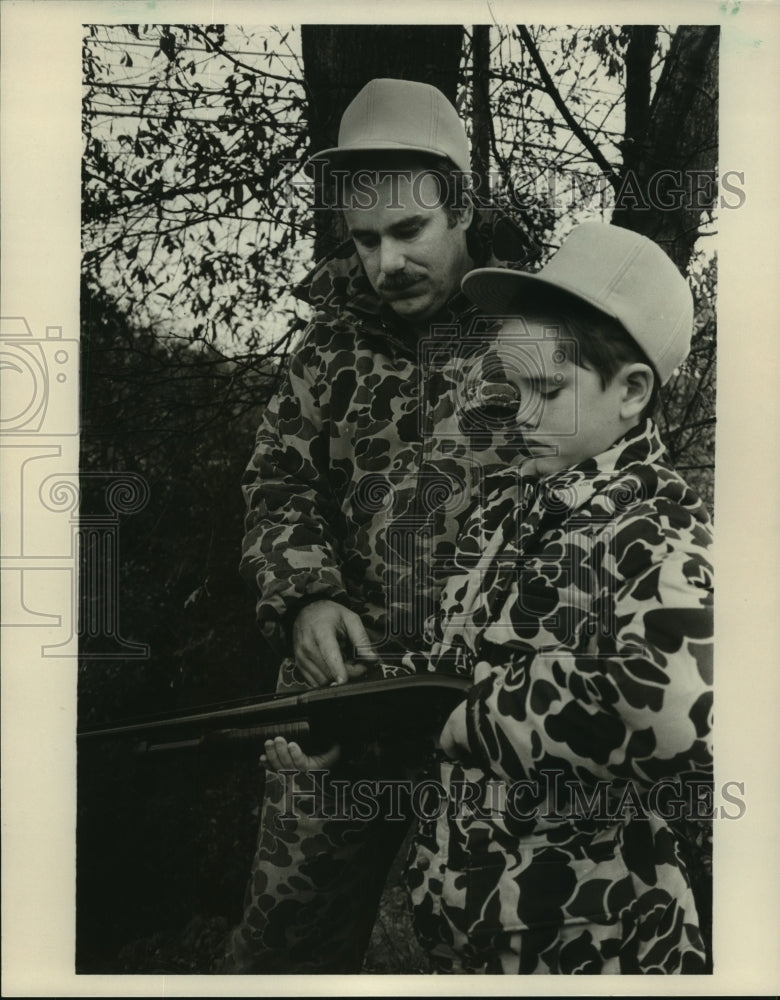 1987 Press Photo Father teaches son hunter safety, Hunting, Sports - abns07830 - Historic Images