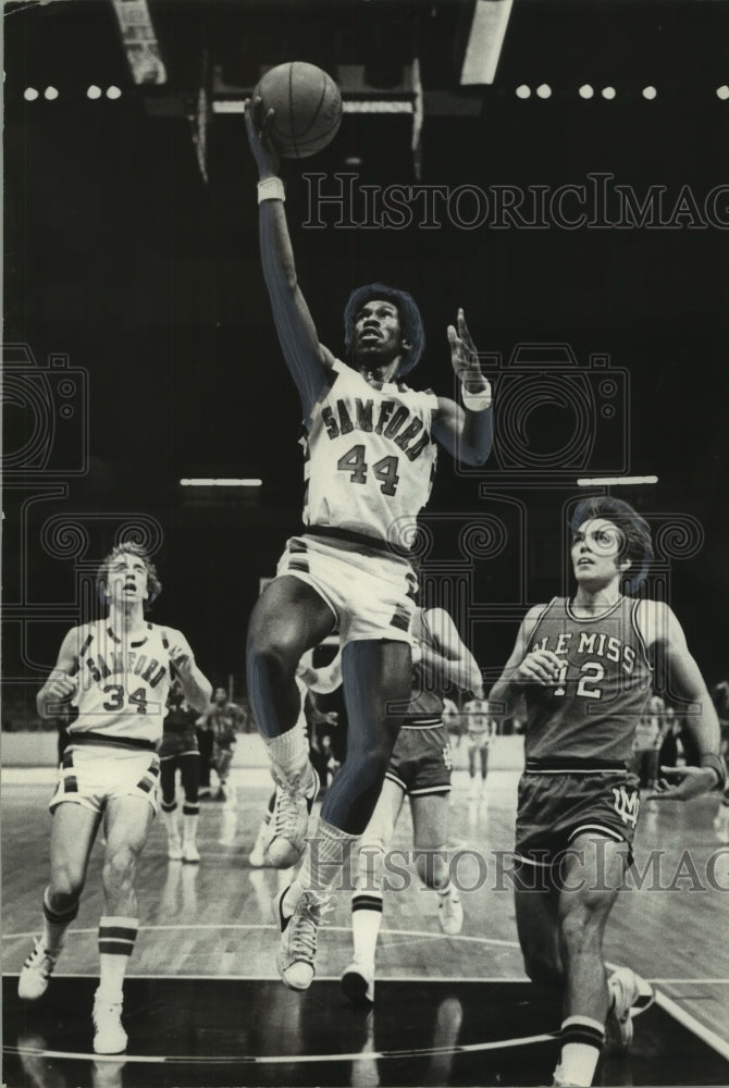 1977 Press Photo Basketball Players Ervin Terry, Brian Coleman, John Stroud - Historic Images