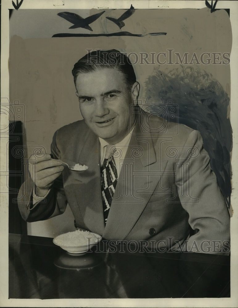 1947 Press Photo Frank Thomas eats - abns07883 - Historic Images