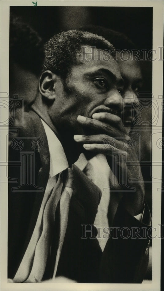 1986 Press Photo Hayes Ralph Williams on sidelines - abns07936- Historic Images