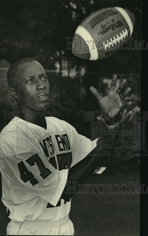 1983 Press Photo West End Football Player Chris Sykes - abns07950 - Historic Images