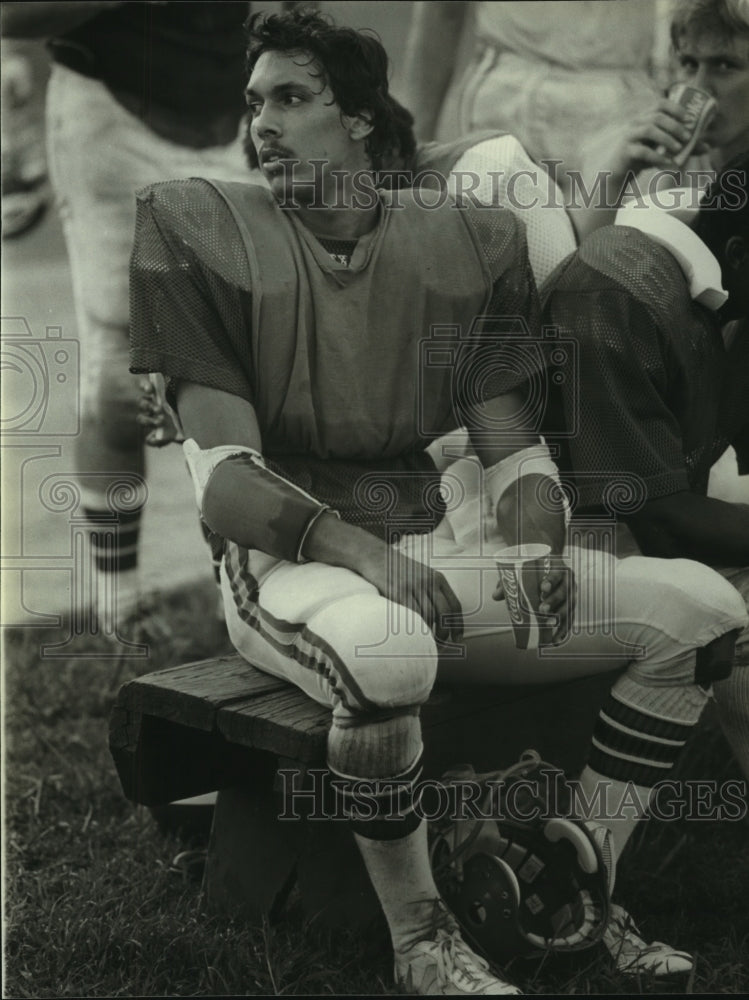 1980 Press Photo Ray Vollenweider takes little break during workouts - abns08083 - Historic Images