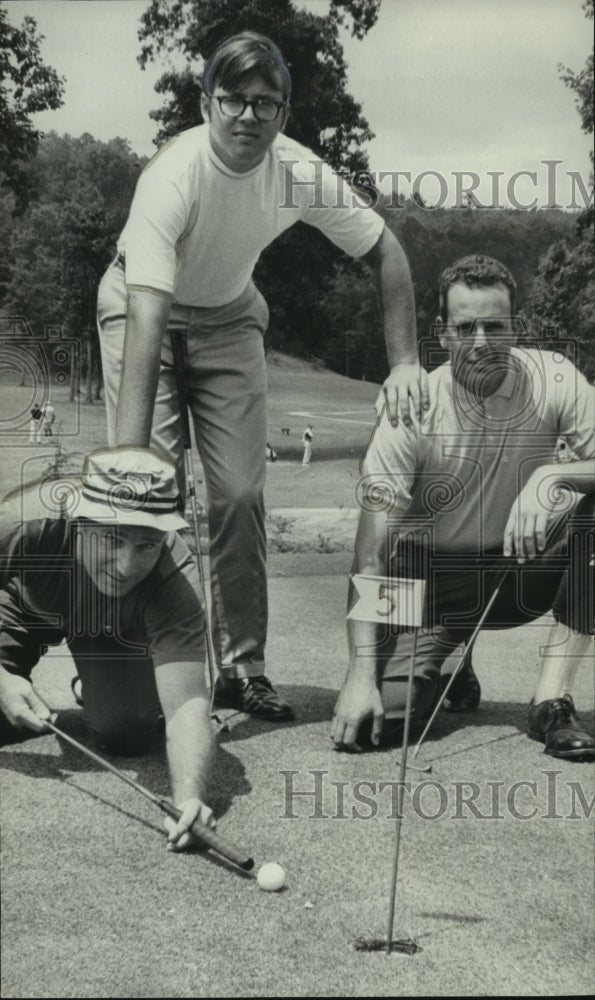 1969 Press Photo Golfers Sam Farlow, Doug Rangely, Del Wood in Golf Game - Historic Images