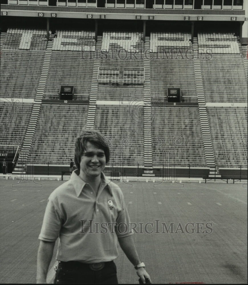 1977 Press Photo University of Maryland student football trainer Keith Prather - Historic Images