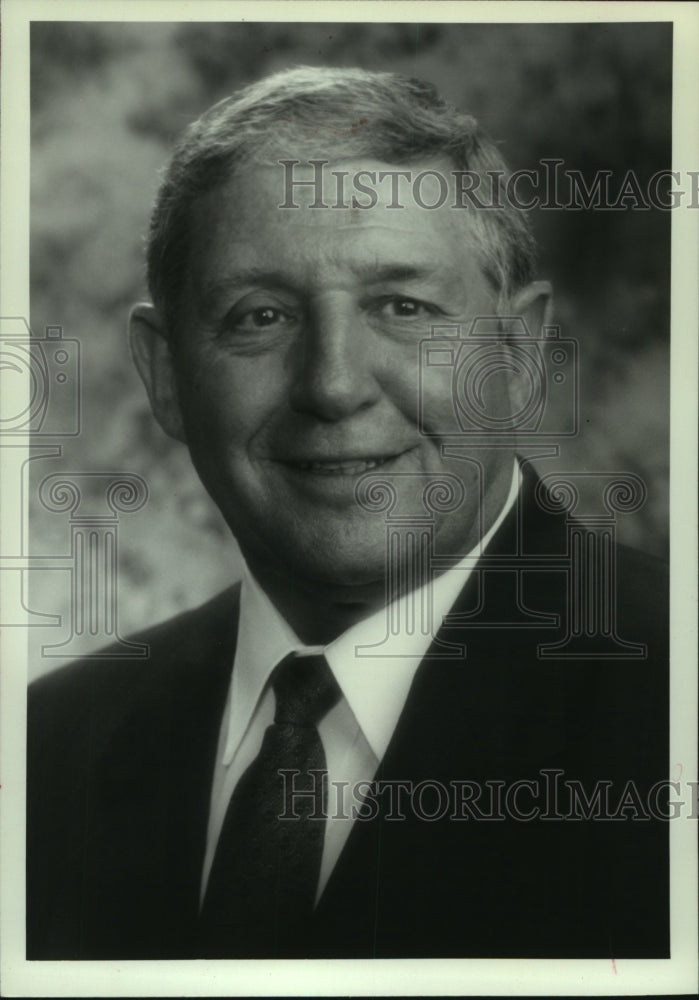 Press Photo Barney Wachtel, President and CEO, Russell Athletic - abns08353 - Historic Images