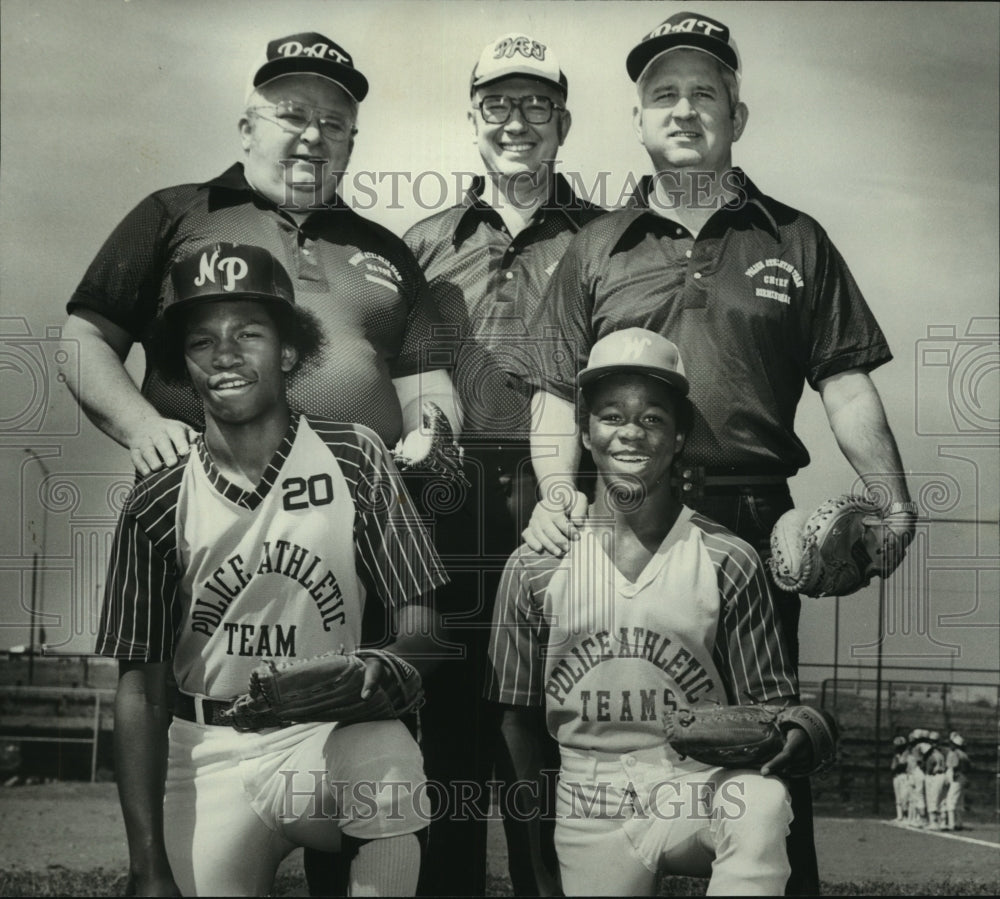 1978 Press Photo Police Athletic Teams Baseball Players and Coaches at Diamond - Historic Images