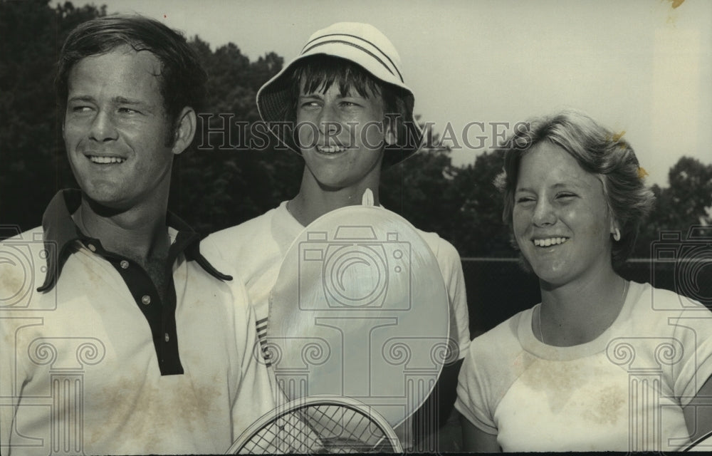 1976 Press Photo Tennis Players Claude Wood, Greg Cooper, Leslie Hewitt - Historic Images