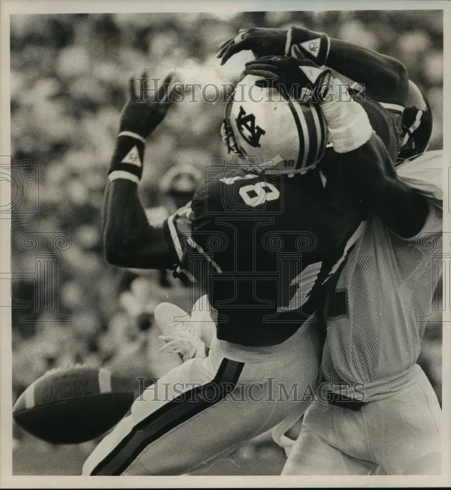 Press Photo Simmie Carter Breaks a Pass to Auburn's Alexander Wright - Historic Images