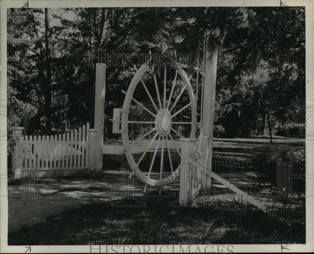 1949 Press Photo Home Gate Near Gulf State Park in Alabama- Historic Images