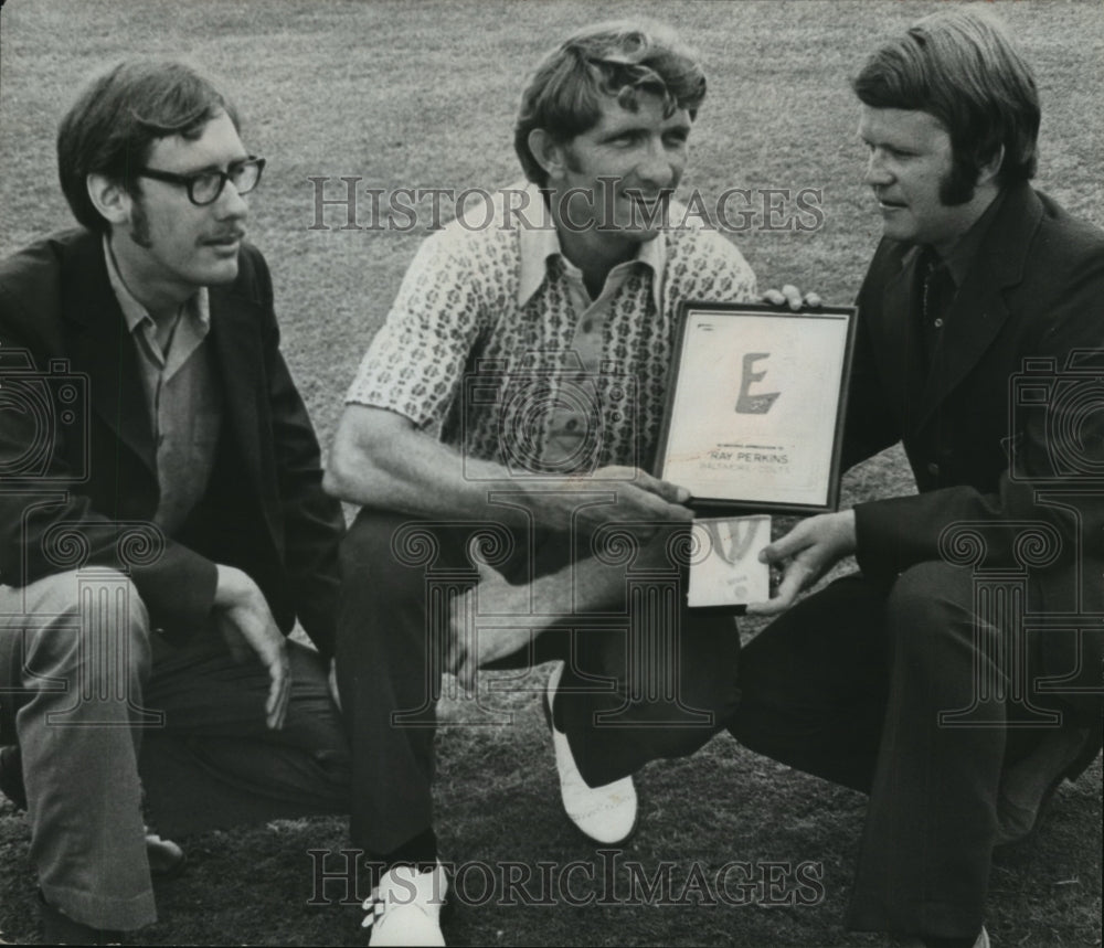 1972 Press Photo Baltimore Colts Wide Receiver Ray Perkins Honored - abnx01257 - Historic Images