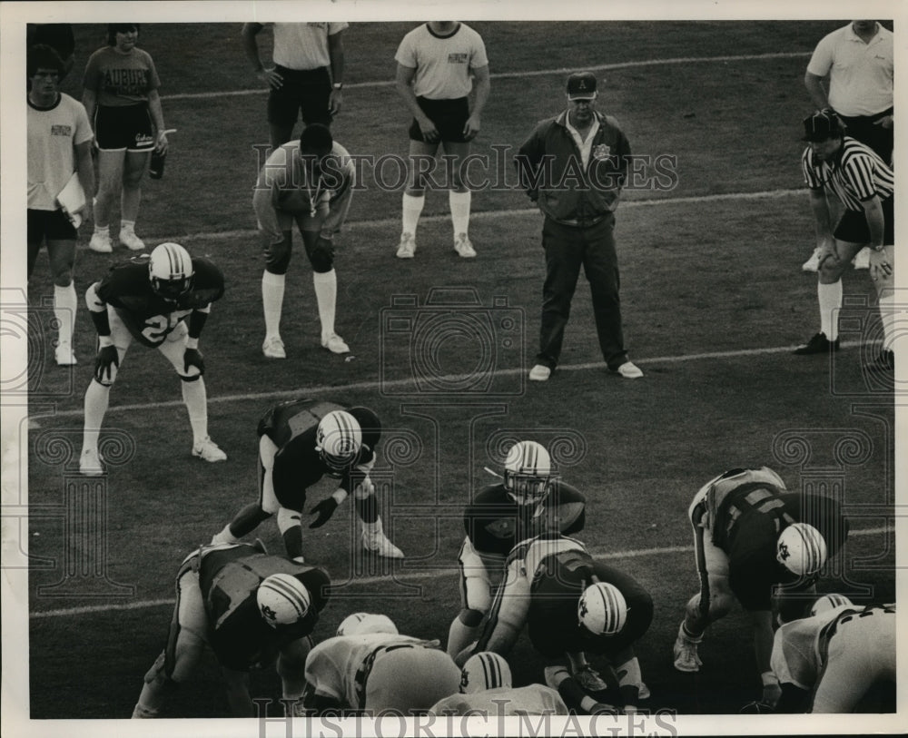 1985 Press Photo Auburn University Football &#39;I&#39; Formation with Coach Pat Dye - Historic Images