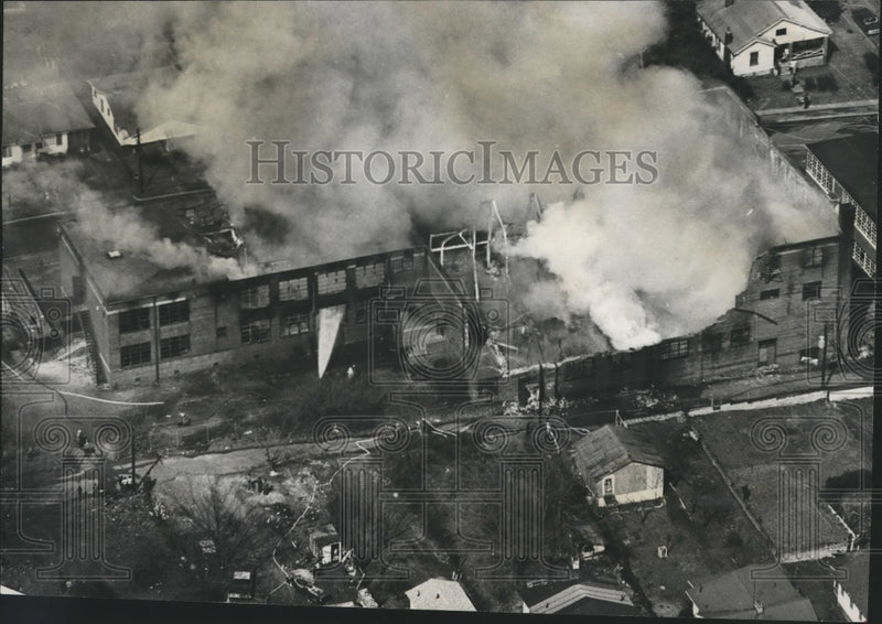 Load image into Gallery viewer, 1971 Press Photo Alabama-Fairfield-Fire destroys vacant E.J. Oliver High School.
