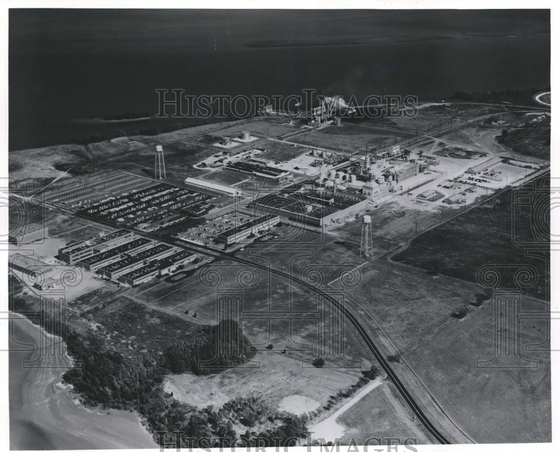 Load image into Gallery viewer, 1963 Press Photo Alabama-Decatur-Air view of Chemstrand Corporation facilities.
