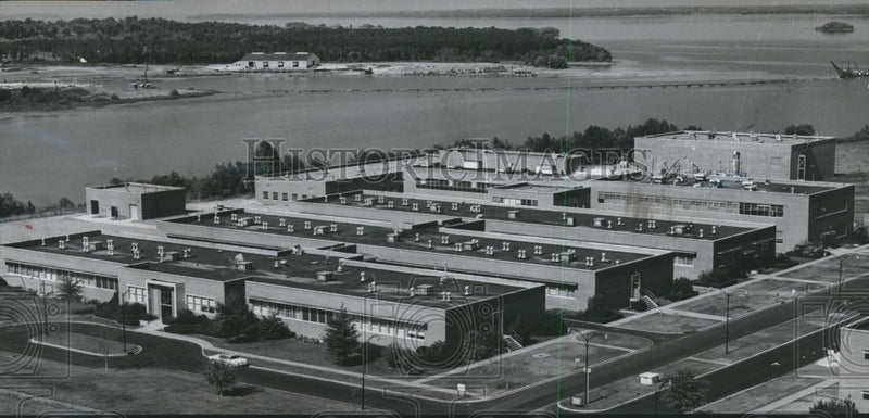 Load image into Gallery viewer, Press Photo Alabama-Decatur-Chemstrand Corp technical center for fiber research
