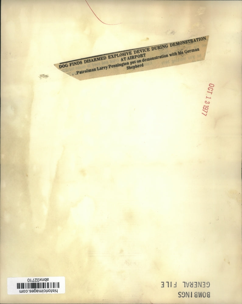 1977 Press Photo Alabama-Dog finds disarmed explosives during demonstration.